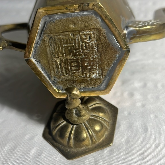 Vintage brass tea pot with hinged lid. rare to find - Picture 6 of 9